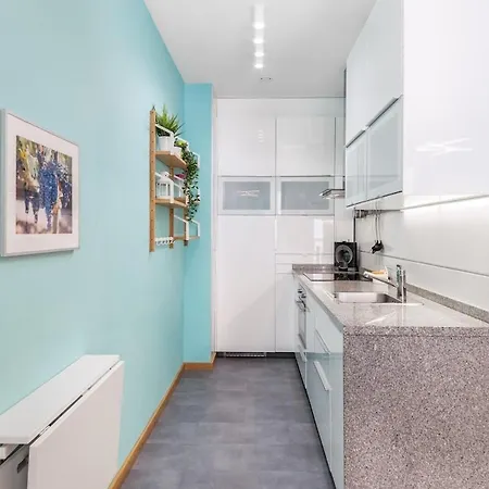 -malagasunapts- Modern Citycentre Pool&parking Apartment *