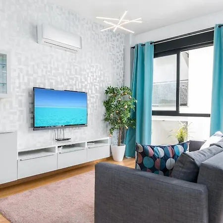 -malagasunapts- Modern Citycentre Pool&parking *